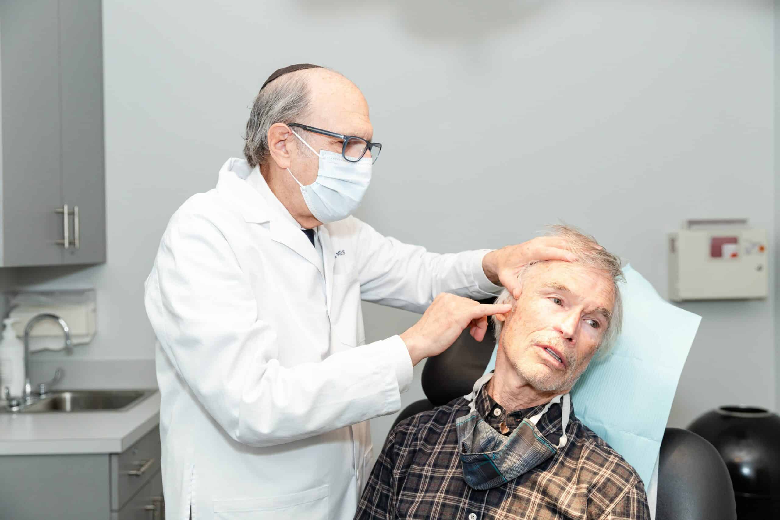 Patient-consultation-plastic-surgery-exam-chair-Hoffman-LSSC-NYC-1 mole removal consultation in new york city
