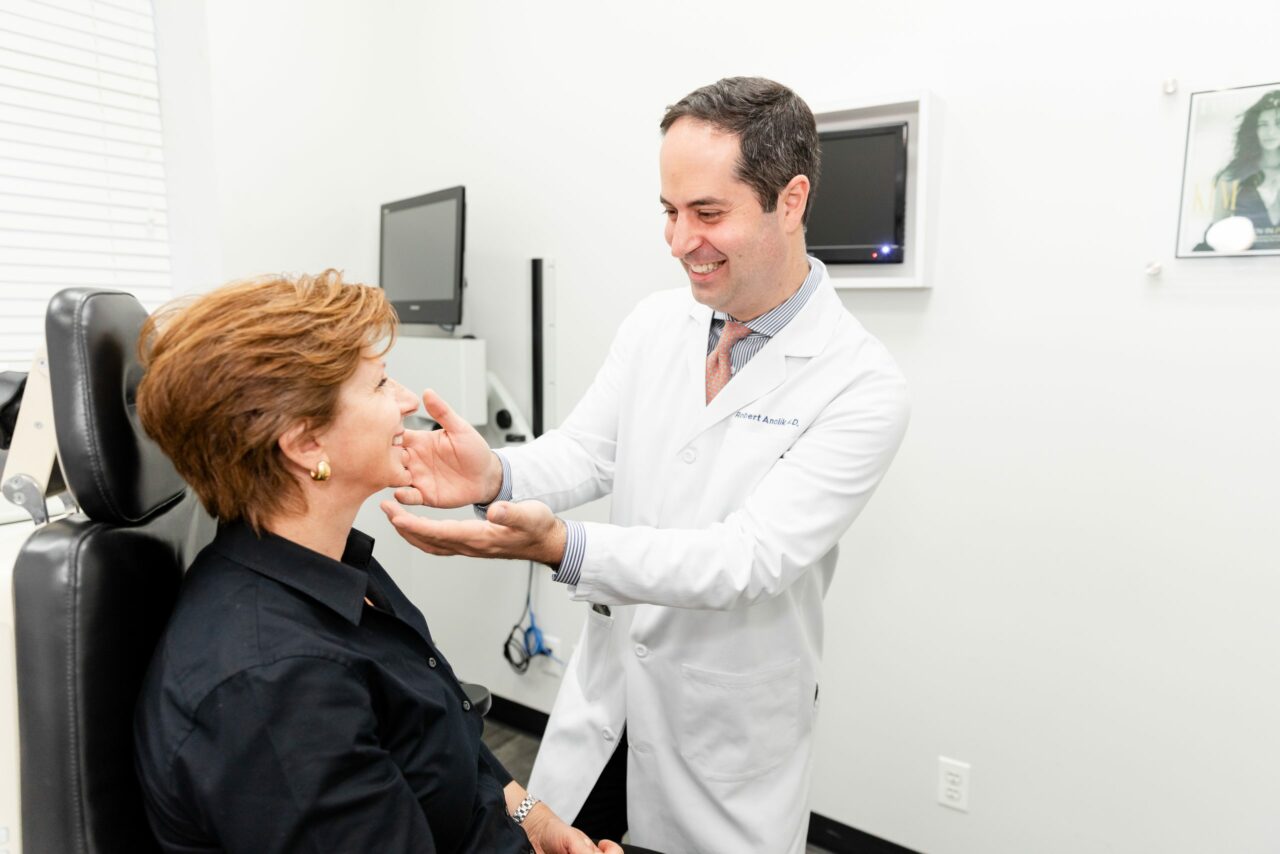 doctor performing laser scar treatment in New York City