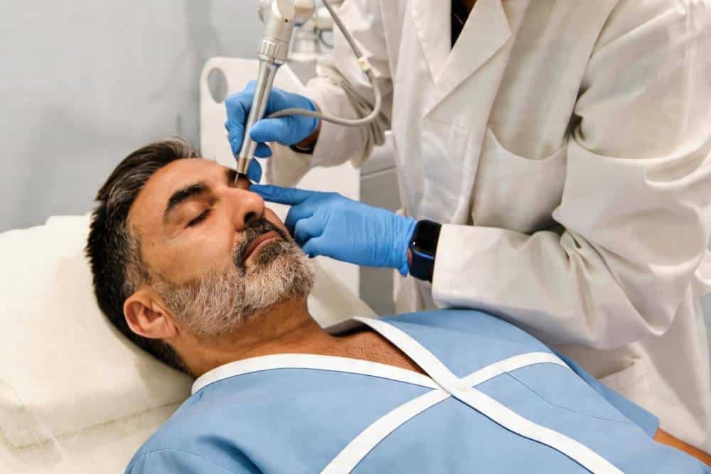 4 Effective Non-Surgical Neck Tightening Procedures To Try in 2025